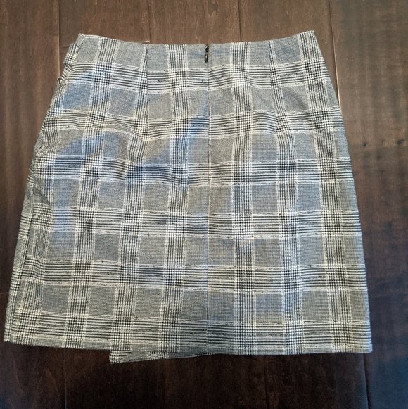 Cute Plaid Drape Skirt - Picture 3 of 8
